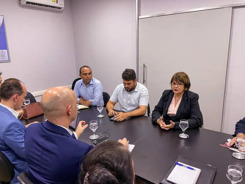 Imagem ilustrativa da imagem SERIS DISCUTE COM EQUIPE DO BID PROPOSTAS PARA SISTEMA PRISIONAL DE AL