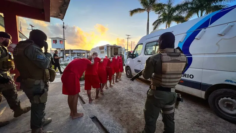 Imagem ilustrativa da imagem SERIS TRANSFERE 800 REEDUCANDOS PARA NOVO PRESÍDIO EM MACEIÓ