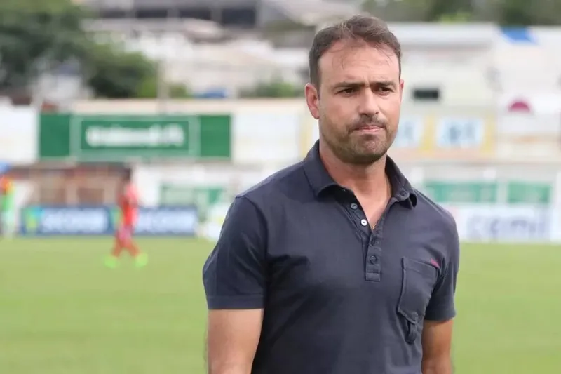 Clube arapiraquense anunciou, nessa terça (7), a contratação do técnico Sidney Moraes, de 46 anos