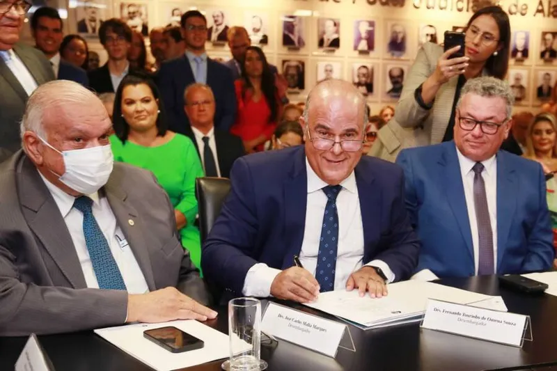 Imagem ilustrativa da imagem TOURINHO TOMA POSSE COMO PRESIDENTE DO TJ PARA BIÊNIO 2023-2024