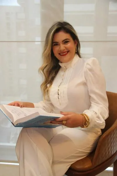 A psiquiatra Jordana Farias destaca que cuidar da saúde mental é fundamental