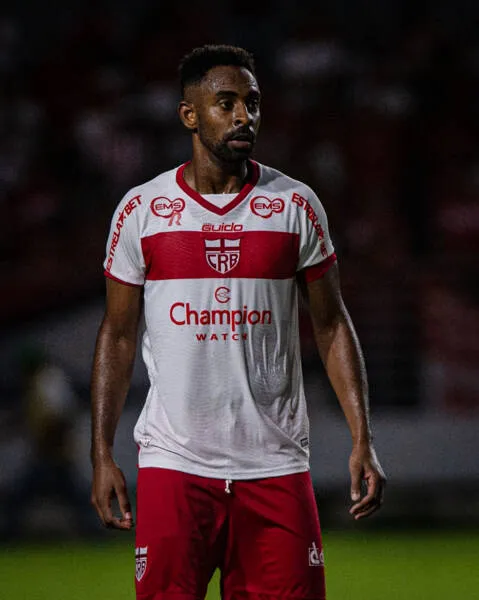 Zagueiro teve atuações discretas em 2022 e não fica no clube regatiano