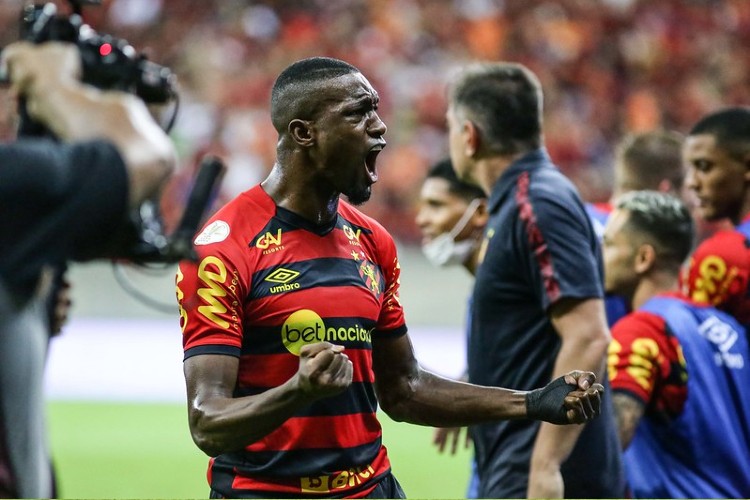 William Oliveira teve um ano muito positivo com a camisa do Sport e chega em definitivo para jogar no Azulão