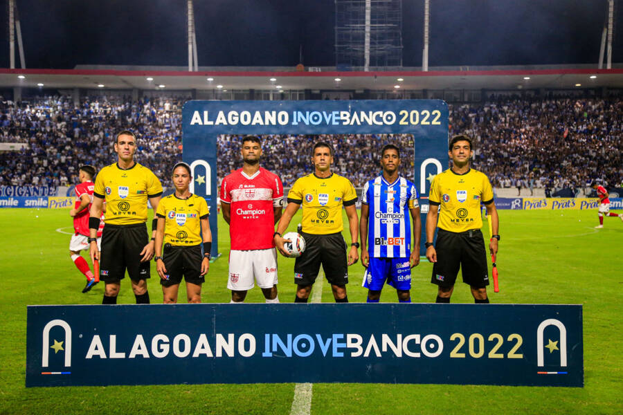 Murici-AL, 06 de abril de 2022
Lance do jogo entre CSA e CRB, partida válida pela Semifinal do Campeonato Alagoano, de 2022 realizada no Estádio Rei Pelé, em Maceió. Alagoas - Brasil.
Foto: Ailton Cruz