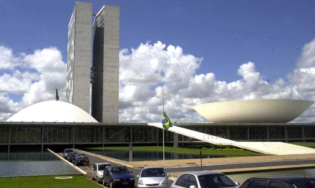 Imagem ilustrativa da imagem POSSES E ELEIÇÕES NA CÂMARA E NO SENADO AGITAM BRASÍLIA
