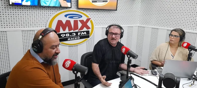 Imagem ilustrativa da imagem ABSOLVIDO, ALMEIDA DIZ QUE 'MÁFIA DO LIXO' SURGIU PARA DESTRUÍ-LO
