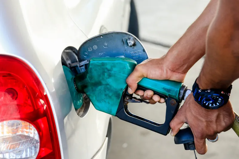 Imagem ilustrativa da imagem AL REGISTRA MENOR REDUÇÃO DO BRASIL NO PREÇO DA GASOLINA