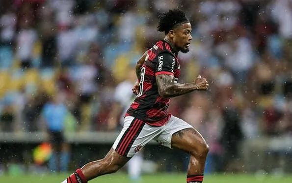 O atacante alagoano Marinho não faz mais parte dos planos do Flamengo para o restante da temporada