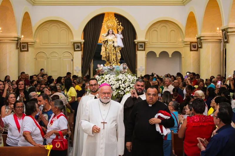 Fiéis em Colônia Leopoldina, interior de Alagoas, compareceram, no último dia 2, à reabertura da igreja Matriz