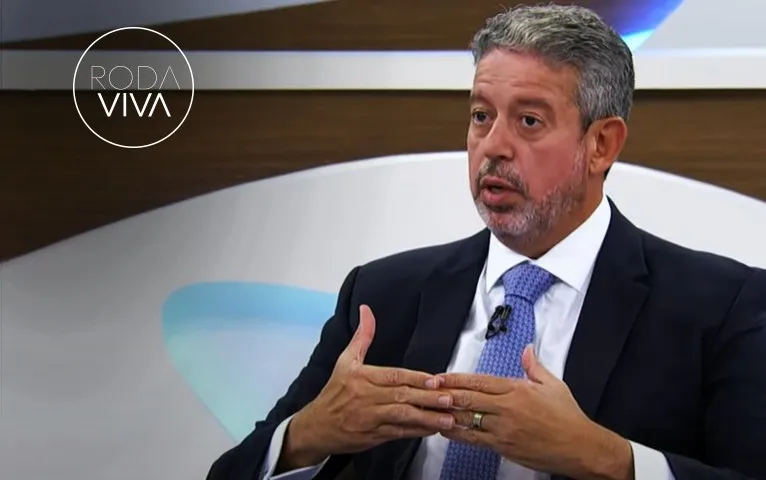 Durante a entrevista, o presidente da Câmara comentou sobre as falas antidemocráticas de Bolsonaro