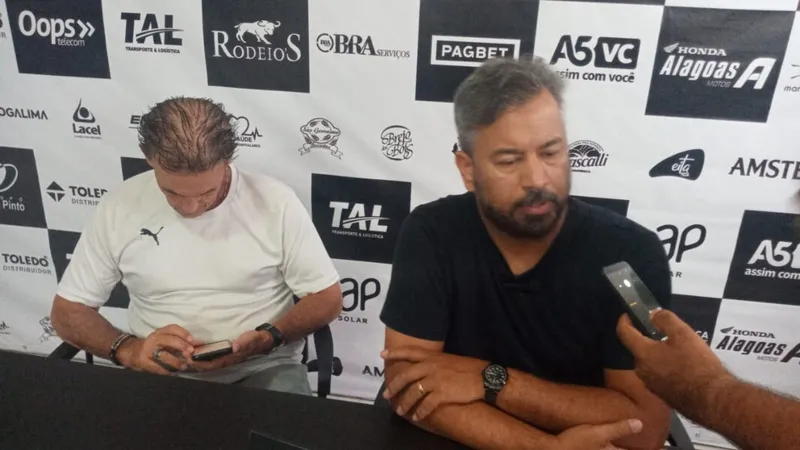 Presidente Rogério Siqueira esteve ao lado de Paulo Roberto Santos e comentou as ações dentro do Alvinegro