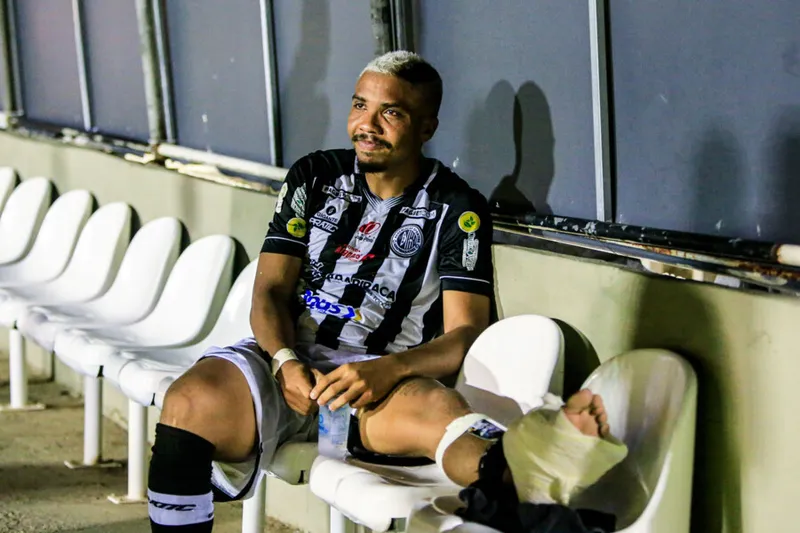 Feijão se machucou ainda no primeiro tempo da partida contra o Atlético de Alagoinhas