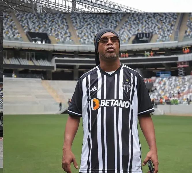 Dívida do Galo Mineiro com o meia Ronaldinho Gaúcho gerou o bloqueio das contas atleticanas