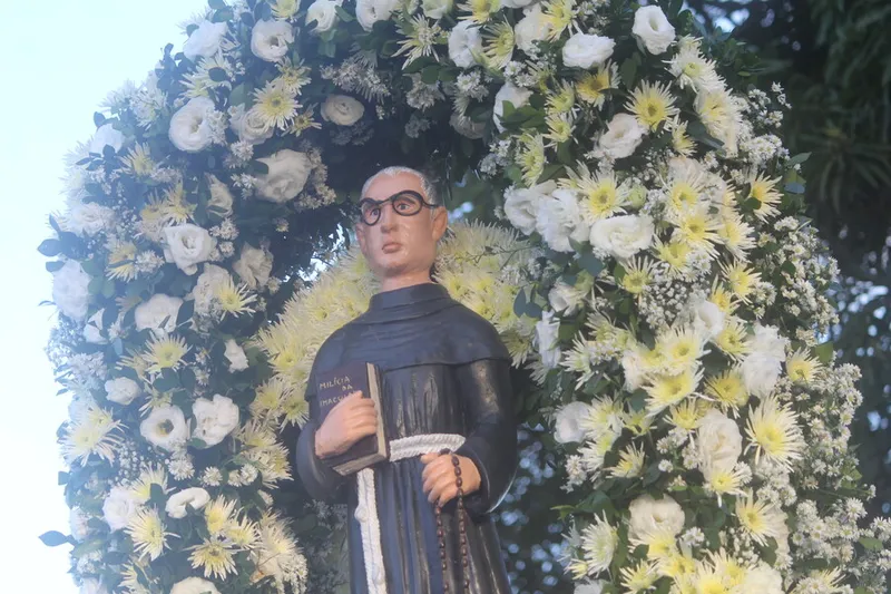 História de São Maximiliano Kolbe é marcada por sua dedicação à fé e sua resistência diante das adversidades