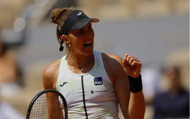 Tenista brasileira Bia Haddad jogou muito, derrubou a tunisiana Ons Jabeur e avançou à semi em Roland Garros