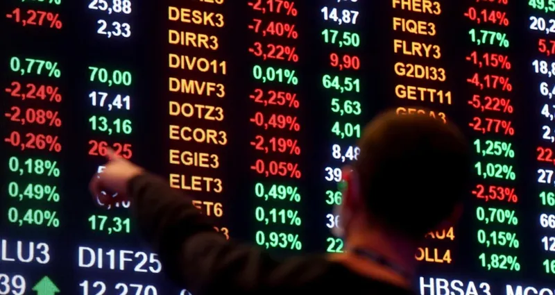 O Ibovespa subiu 1,17%, a 109.459 pontos, enquanto o dólar caiu 0,14%, a R$ 4,935