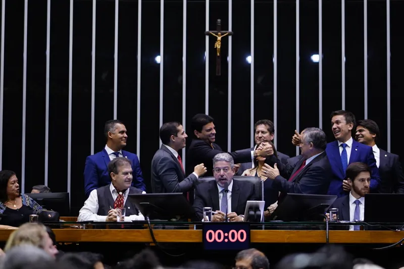 Imagem ilustrativa da imagem CÂMARA APROVA COM FOLGA O NOVO ARCABOUÇO FISCAL