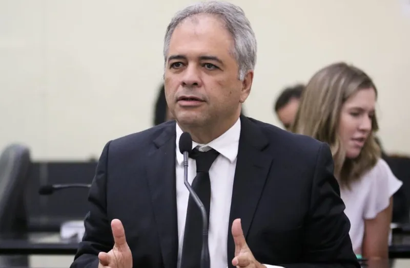 Imagem ilustrativa da imagem CAMELO PEDE REVISÃO DE PLANO PARA ABERTURA DE VIAS NO VERA ARRUDA