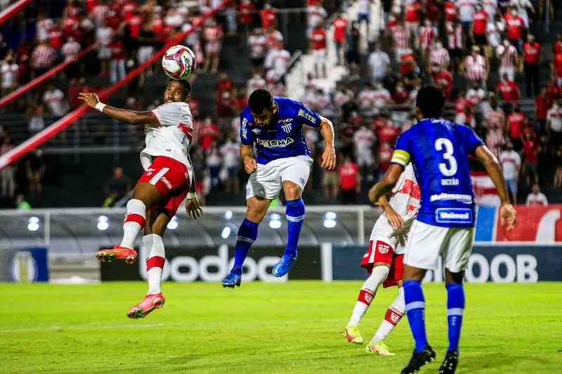 Encontro entre Galo e Leão foi adiado por conta de um acidente e o clima ruim em Floripa
