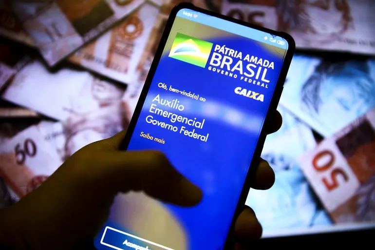 Pagamento do Auxílio Emergencial manteve renda dos mais pobres quase inalterada