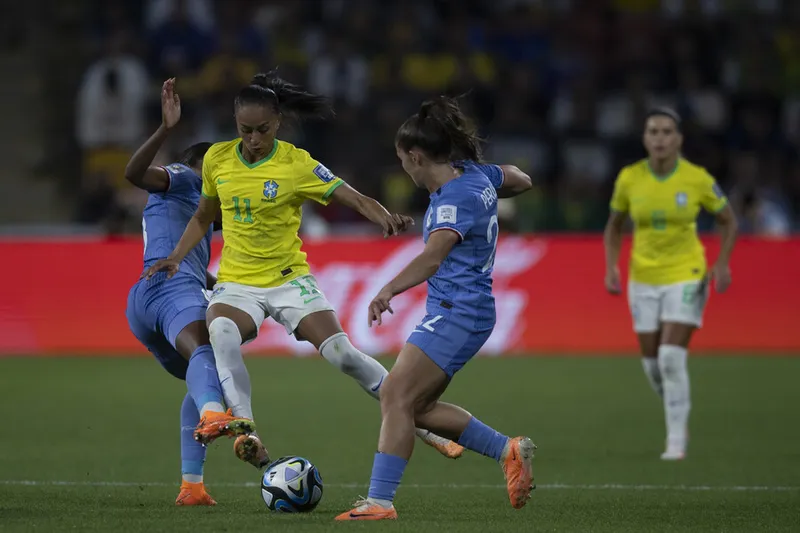 Partida contra a Jamaica é decisiva para a Canarinho, que precisa da vitória para garantir a classificação