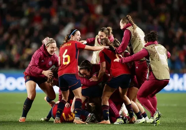 Espanha vai enfrentar a Inglaterra neste domingo (20), às 7h (de Brasília), no Accor Stadium, em Sidney, na Austrália