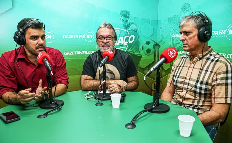 Presidente do CRB, Mário Marroquim (dir) concedeu entrevista ao programa Bola Quente