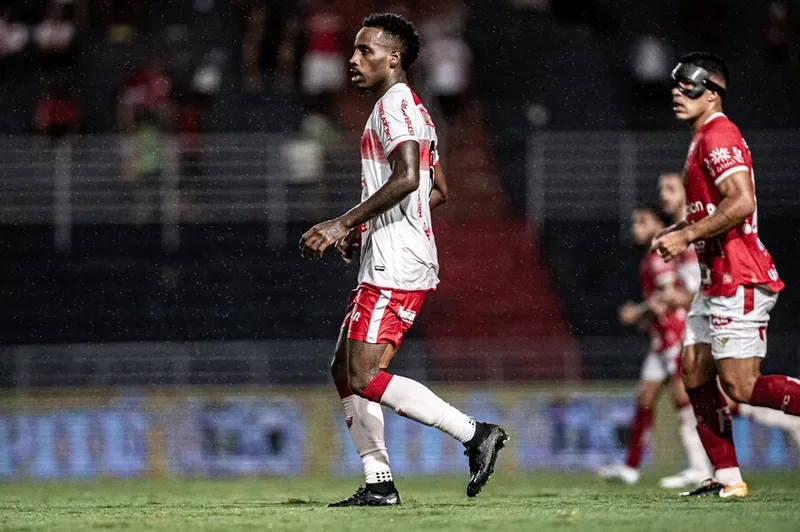 CRB deve contar com o retorno do lateral Guilherme Romão na partida contra o Sport