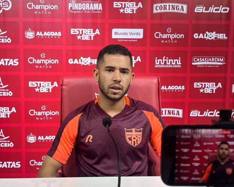 Renato cumpriu suspensão contra a Chapecoense e enfrenta o seu ex-clube no Trapichão