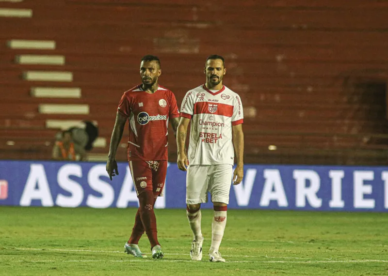 Das sete partidas que fez longe de casa, Galo venceu uma e conquistou outros dois empates e mais quatro derrotas