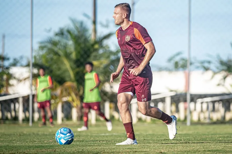 Zagueiro Fábio Alemão não joga há 20 dias por conta de uma lesão na região da face
