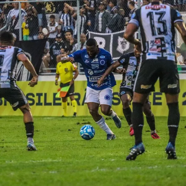 No primeiro turno, Estrelado bateu o Alvinegro no Coaracy da Mata Fonseca, por 2 a 0