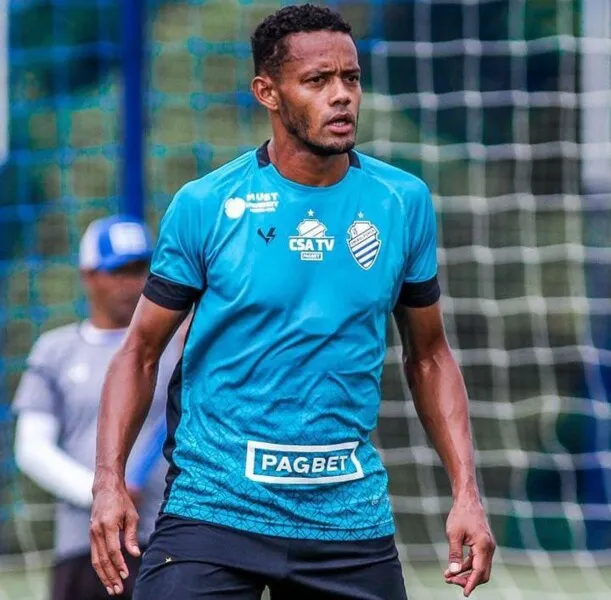 Ernandes muito provavelmente será o titular na lateral esquerda do CSA, por conta da lesão de Rhuan