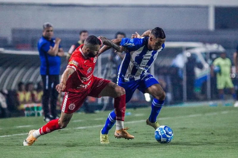 Contra o antepenúltimo colocado América-RN, o Azulão perdeu em casa, por 1 a 0