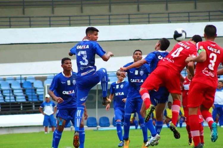 Azulão e Galo vão começar a decidir quem fica com o troféu do Alagoano Sub-17 nesta terça-feira (18)
