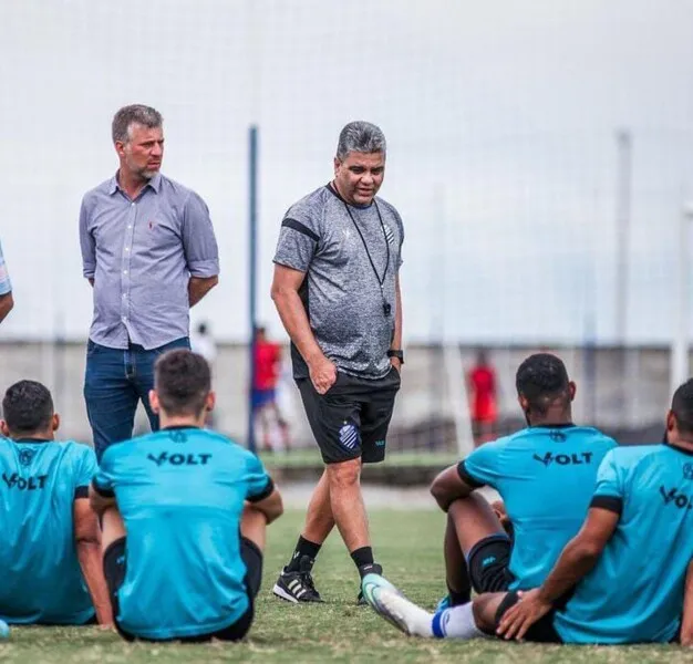 Marcelo Cabo ainda tem alguns ajustes para fazer antes do encontro entre Azulão e Mecão, nesta quarta-feira (28)