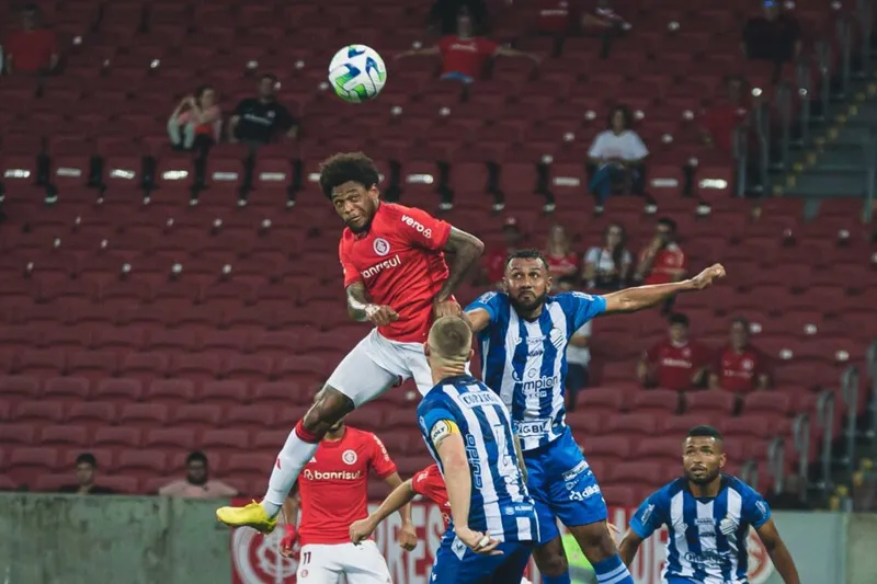 CSA começou vencendo a partida, mas levou a virada do Internacional-RS: 2 a 1 no Beira Rio