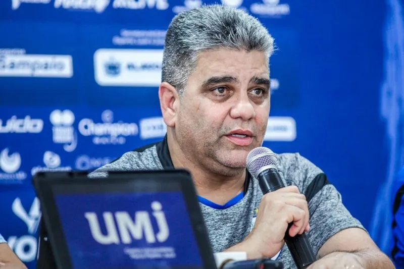 Técnico Marcelo Cabo vive a expectativa de ter reforços disponíveis já contra o Figueirense