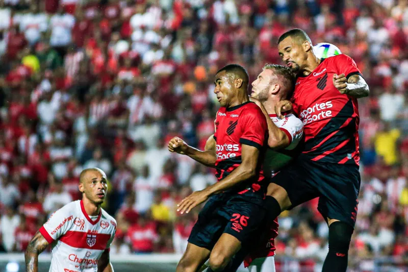 No jogo de ida, no Rei Pelé, CRB venceu o Athletico-PR por 1 a 0 e tem vantagem do empate