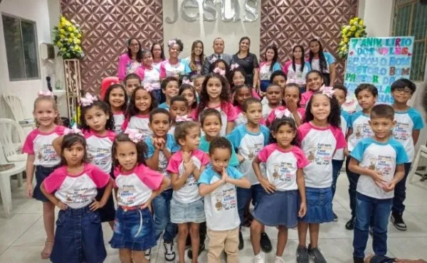 Criançada do departamento infantil Lírios do Vale comemorou mais um ano de criação, com um culto especial na AD