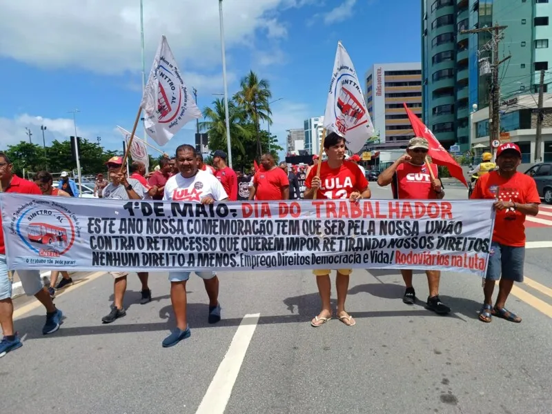Imagem ilustrativa da imagem DIA DO TRABALHADOR TEM ATO NA ORLA MARÍTIMA DE MACEIÓ
