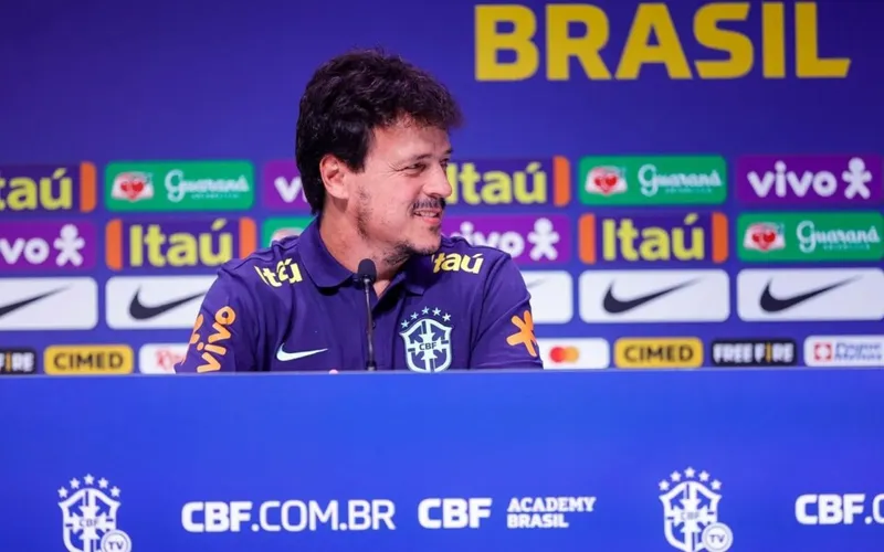 Fernando Diniz foi apresentado como treinador da Seleção Canarinha nessa quarta-feira (5)