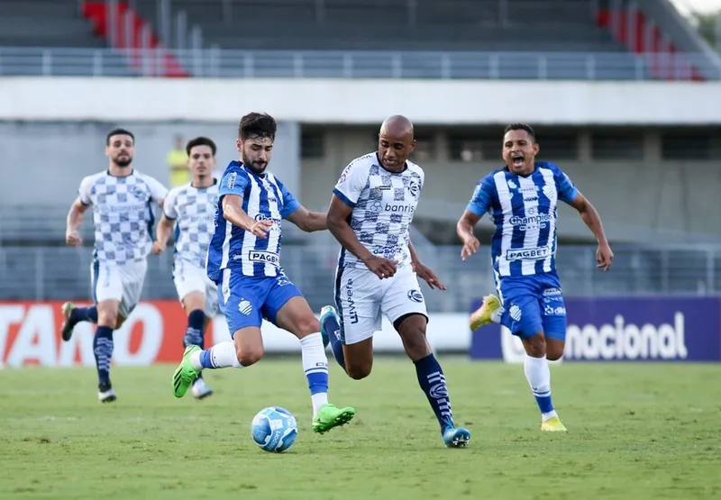 Azulão teve uma atuação segura contra os gaúchos e venceu por 2 a 0, no Estádio Rei Pelé
