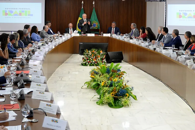 BRASILIA (DF), 15/06/2023 ? BALANÃO / REUNIÃO MINISTERIAL / LULA ? O presidente Luiz InÃ¡cio Lula da Silva (PT) reuniu pela terceira vez os 37 ministros para fazer um balanÃ§o dos primeiros seis meses de governo. O encontro ocorreu no PalÃ¡cio do Planalto, nesta quinta-feira (15). (Foto: Claudio Reis/AgÃªncia Enquadrar/Folhapress)