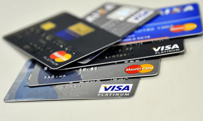 Do total de consumidores endividados, 86,8% têm dívidas no cartão de crédito