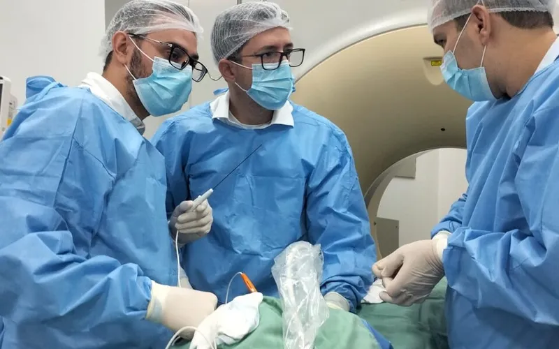 Procedimento guiado por tomografia computadorizada foi o segundo realizado no Nordeste