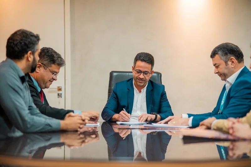 Imagem ilustrativa da imagem ESTADO CONTRATA R$ 100 MILHÕES COM A CEF PARA OBRAS DE INFRAESTRUTURA