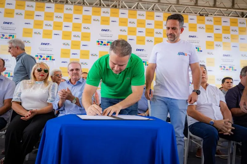 Imagem ilustrativa da imagem ESTADO E MINISTÉRIO DOS TRANSPORTES ASSINAM ACORDO DE R$ 42 MILHÕES