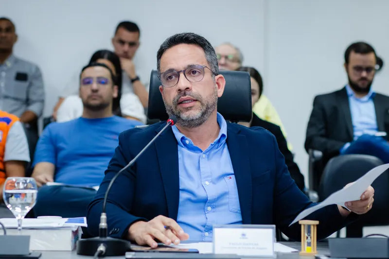 Pela tarde, Paulo assina o contrato do empréstimo de um R$ 1 bilhão com o Banco do Brasil