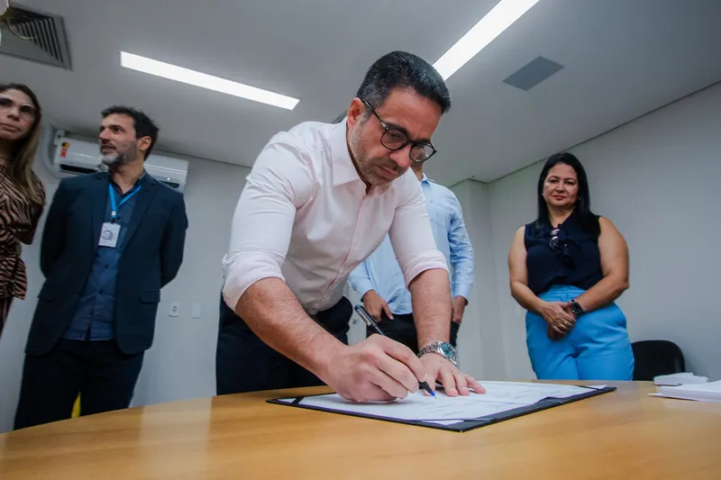 Governador Paulo Dantas assina o termo de parceria entre ONU Habitat e as prefeituras de Uniao dos Palmares, Maragogi, Santana do Ipanema e Penedo. 

Foto: Pei Fon/Agencia Alagoas